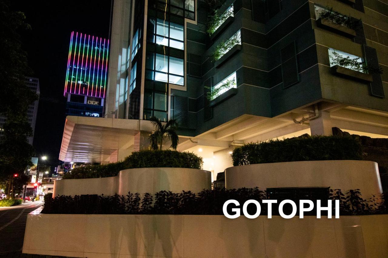 One Uptown Residence Taguig Exterior photo