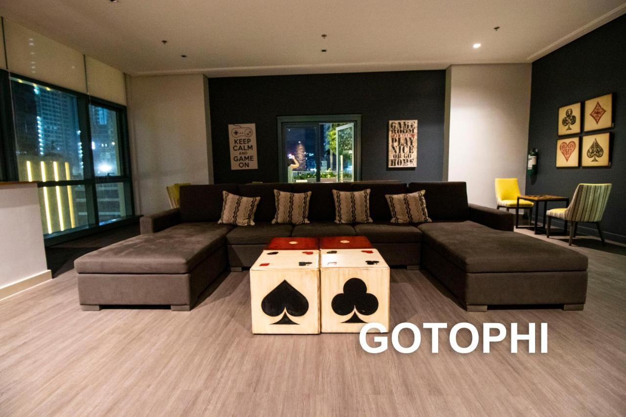 One Uptown Residence Taguig Exterior photo
